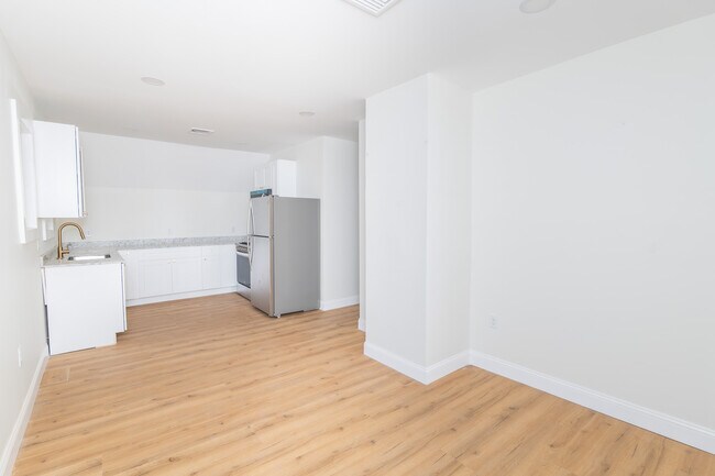 Photo - 84 Pembroke Ave