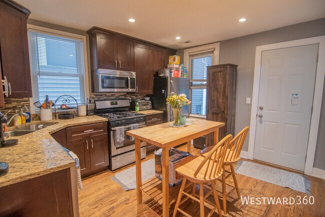 Photo - 2733 N Wayne Ave Unit 2