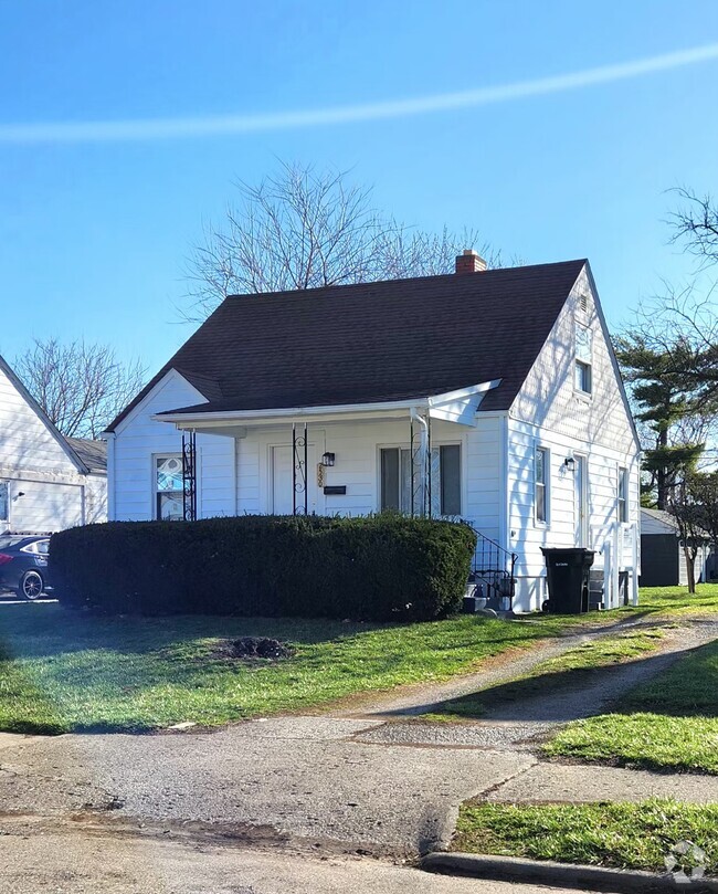 Building Photo - 2530 McGuffey Rd Rental