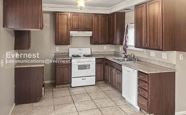 Photo - 4065 Harwood Rd