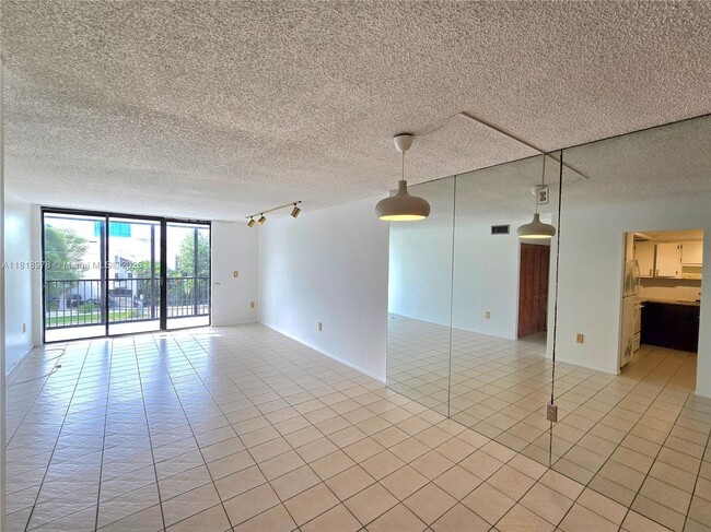 Building Photo - 2500 NE 135th St Unit B208 Rental