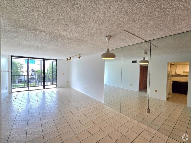 Building Photo - 2500 NE 135th St Unit B208 Rental