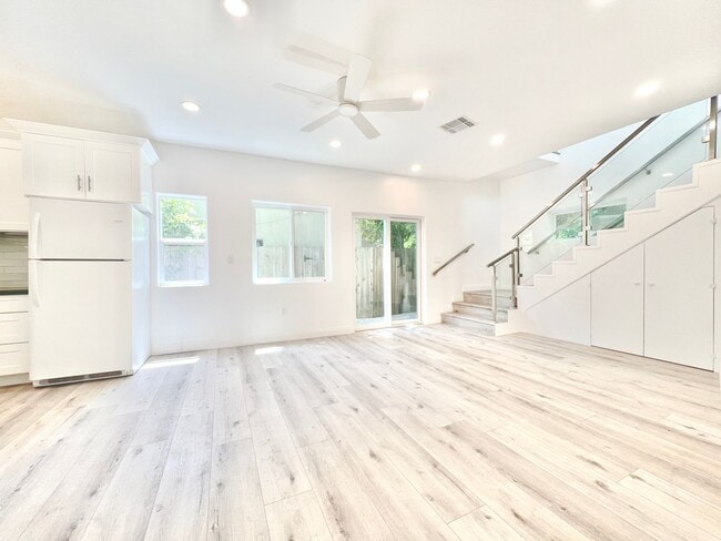 Building Photo - 2041 Linnington Ave Unit 2041 Rental