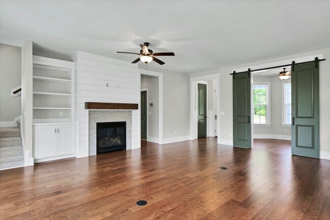 Photo - CATHERINES' COVE - Located off Bayshore Dr...