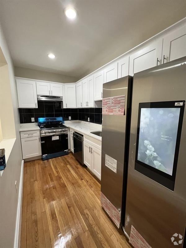 Building Photo - 241 W 5th St Unit #1 Rental
