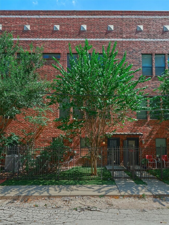 Photo - 2422 Navigation Blvd Unit E