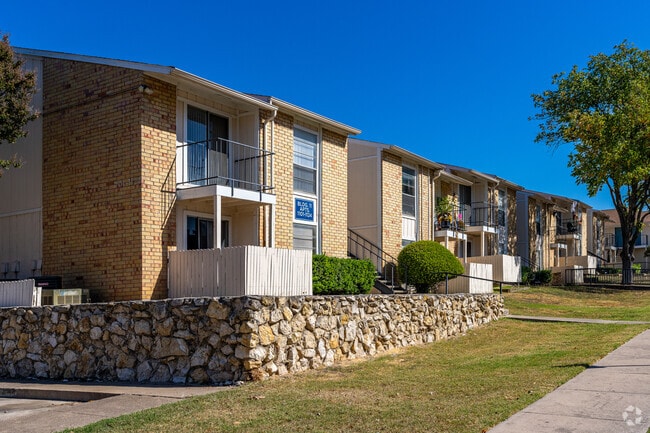 Aden Crest Apartments