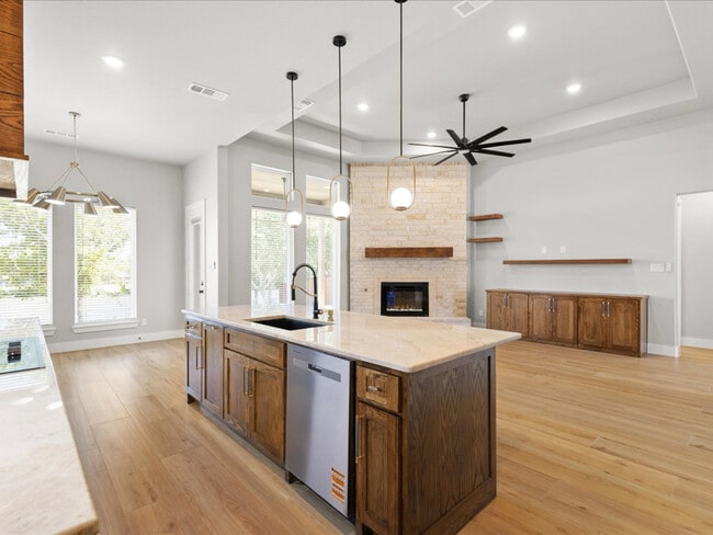 Photo - 8101 Oak Hollow Dr