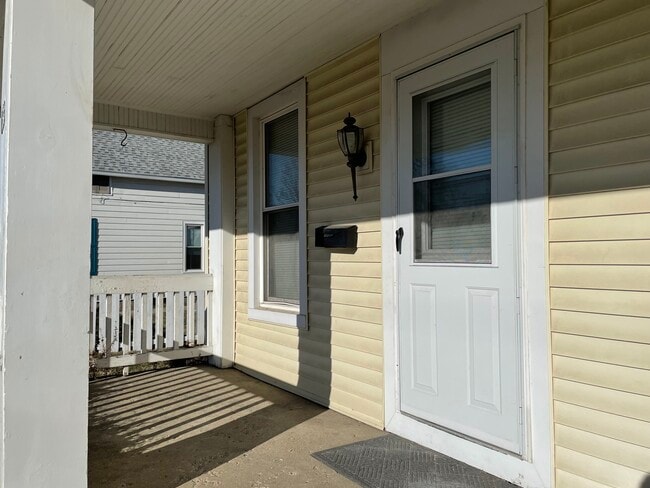 Building Photo - 631 S 16th St Unit 631