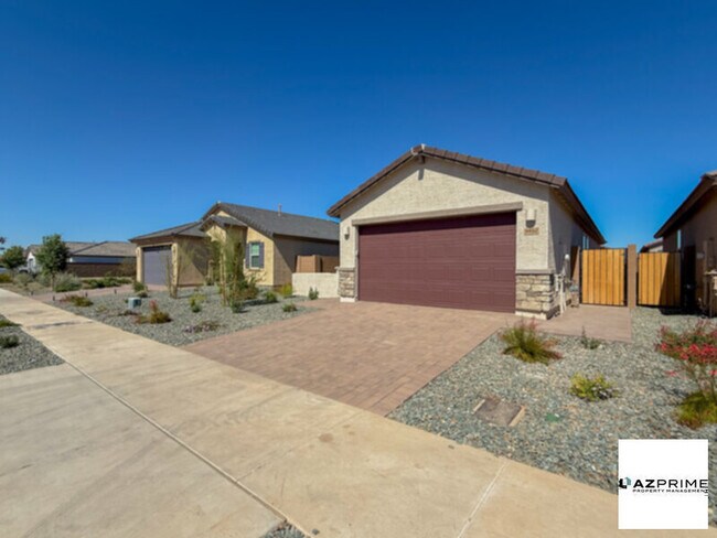 Photo - Exquisite 3/2 Phoenix House!