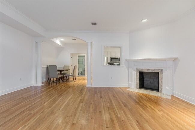 Building Photo - 90 Marlborough St Unit 1