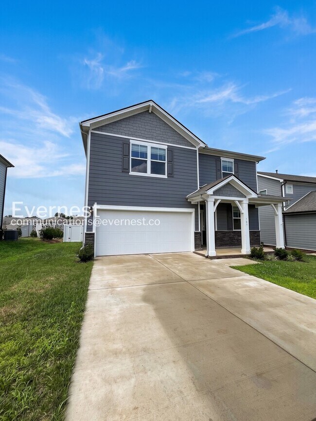 Photo - 4 Bed/3 Bath Home with Fenced Yard / Pet-Friendly / Available Now!
