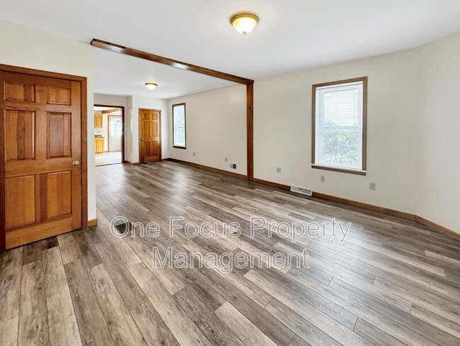 Building Photo - 719 N Front St Rental