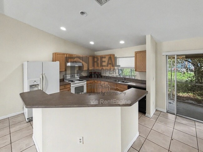 Photo - 127 John Ave S