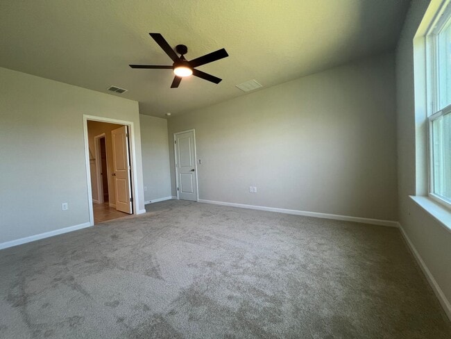 Photo - Beautiful  3 bedroom 2 bathroom House Comi...