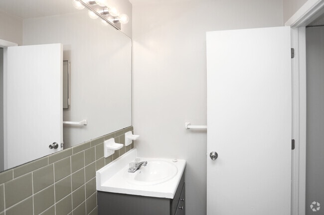 1BR, 1BA - 626 SF