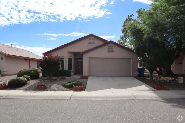 Building Photo - Big. Open. Convenient! Rental