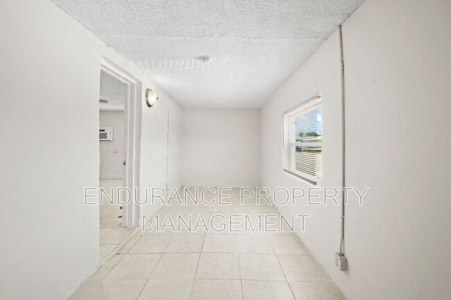 Photo - 1125 W 28th St