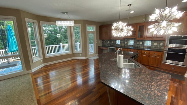 Building Photo - 10694 Maple Blvd Rental