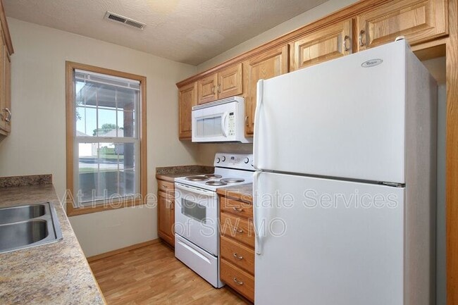Building Photo - 1128 N Westwood Rental