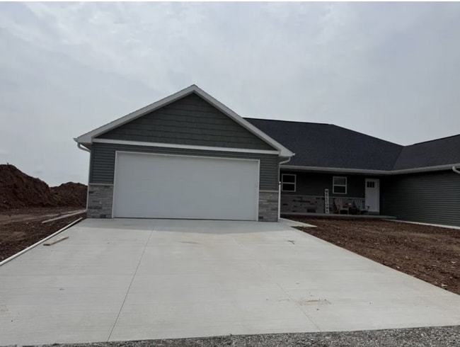 Building Photo - 2671 Princeton Dr Unit 2671
