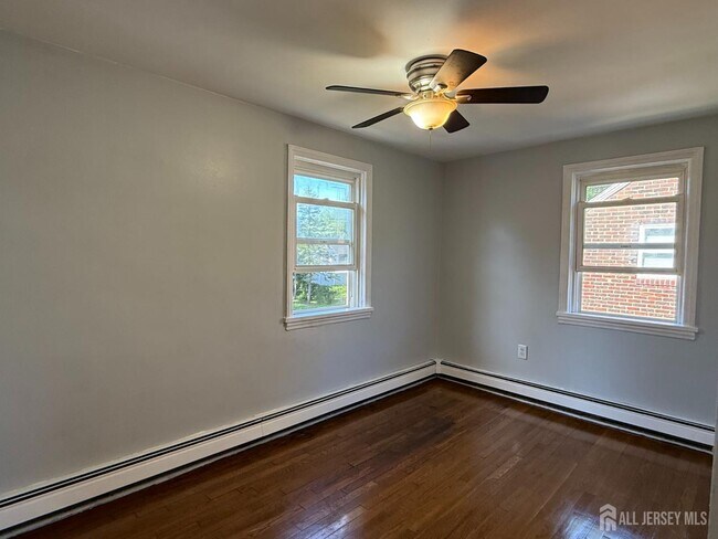 Photo - 824 2nd St