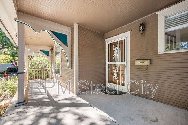 Photo - 2125 N Grand Ave