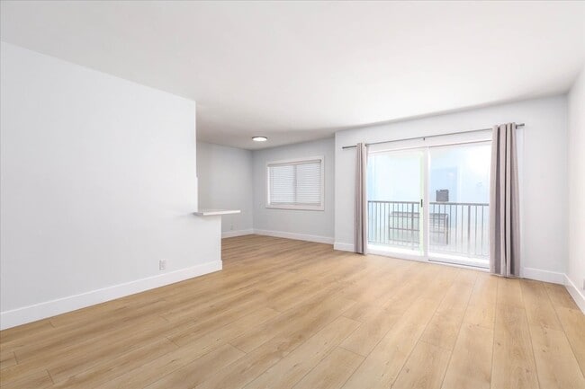 Entry Living Area - 811 Buena Vista