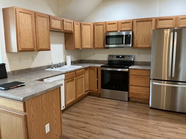 Photo - 3330 Apple Blossom Way