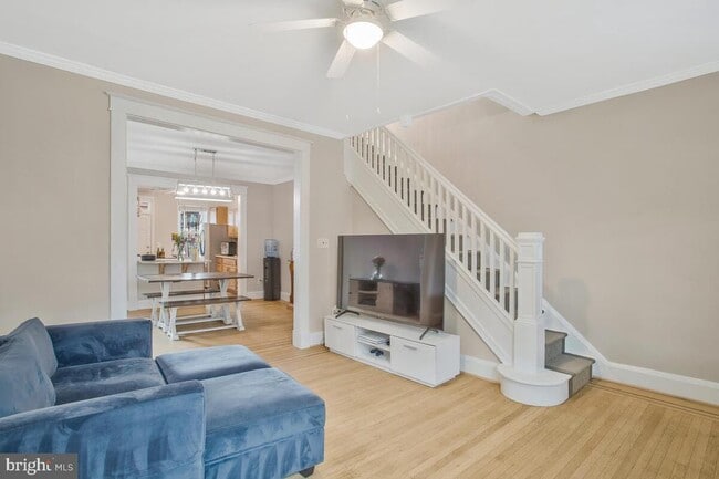 Photo - 729 Grundy St