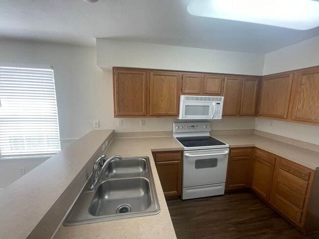 Photo - 3/2 Home in Walnut Creek with Vaulted Ceilings and Updated Finishes