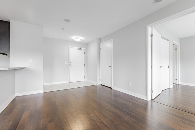 Photo - 400 Wellington St W Unit 1001