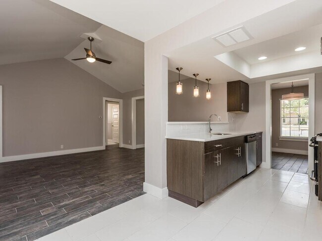 Photo - 3910 Hillside Dr