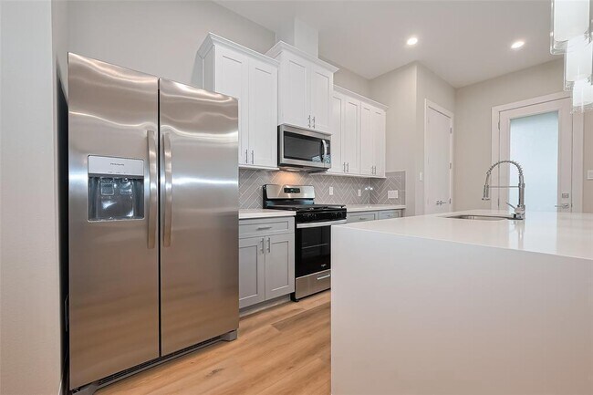 Photo - 8113 Esther Acres Ln