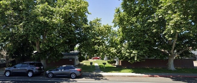 Building Photo - 2801 Tully Rd Unit A