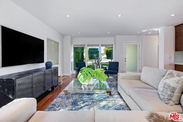 Photo - 1610 S Hayworth Ave