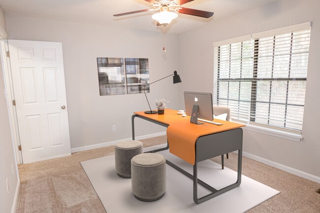 2BR, 1.5BA - 1100sf- Guest Bedroom / Office