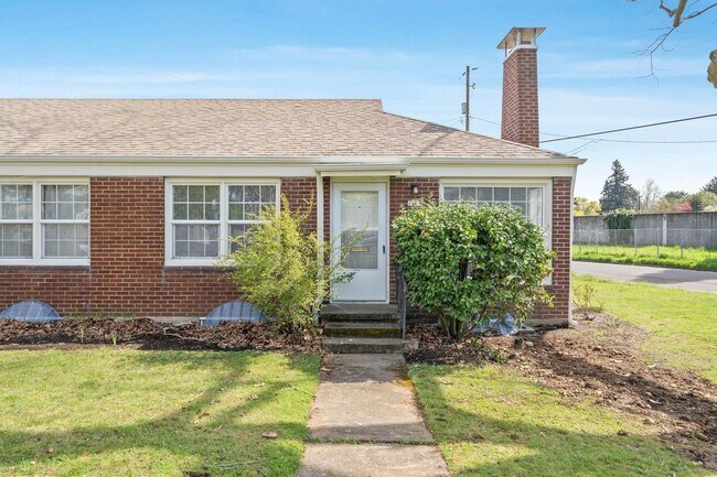 Building Photo - Impeccably maintained vintage 1-bdrm/1-bath corner Unit 1908