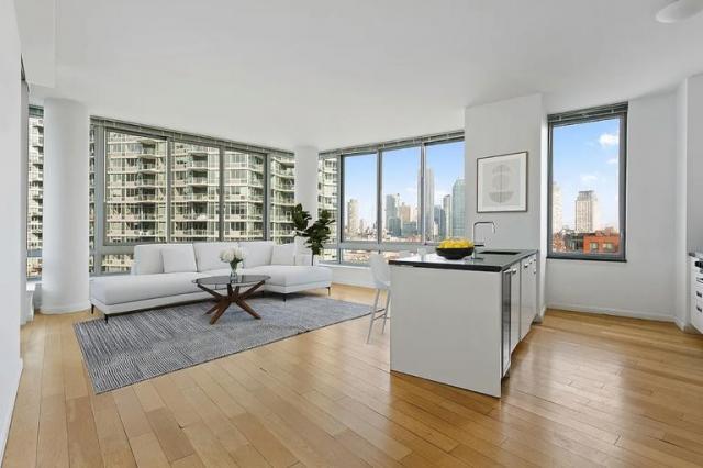 3 bedroom in LONG ISLAND CITY NY 11109 - 3 bedroom in LONG ISLAND CITY NY 11109 Condo Unit PH4