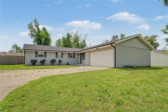 Building Photo - 1404 W Pine St