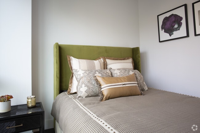 1BR, 1BA-662 SF