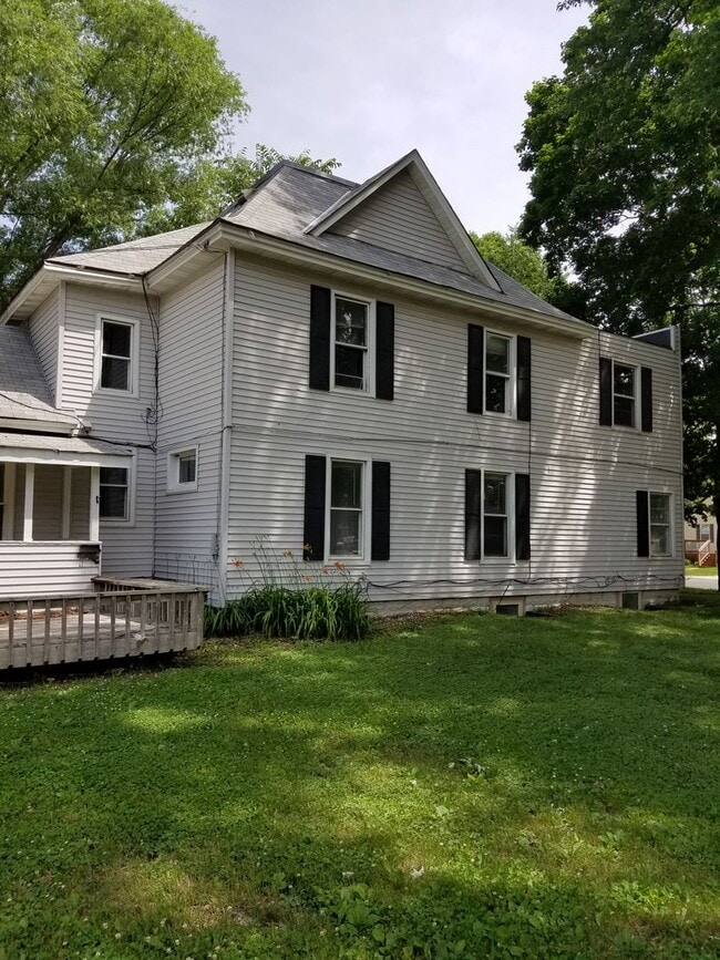 Building Photo - 720 3rd St Unit #1
