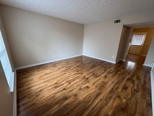 Photo - 109 Thistle Ln