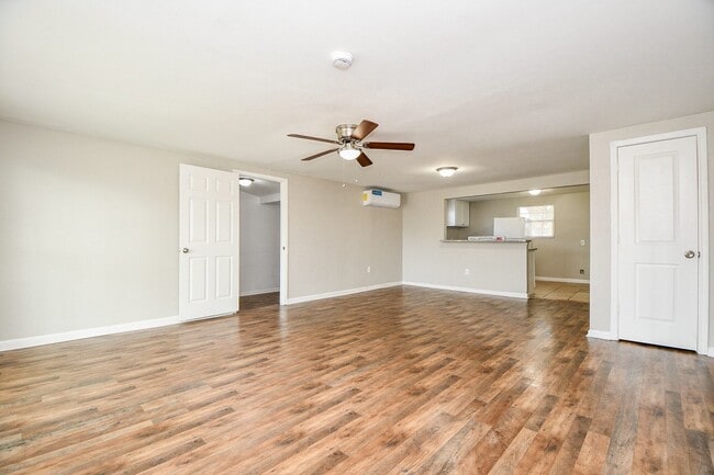 Photo - 2928 Wayne St