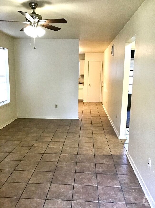 Building Photo - 2435 Elm Park Dr Rental