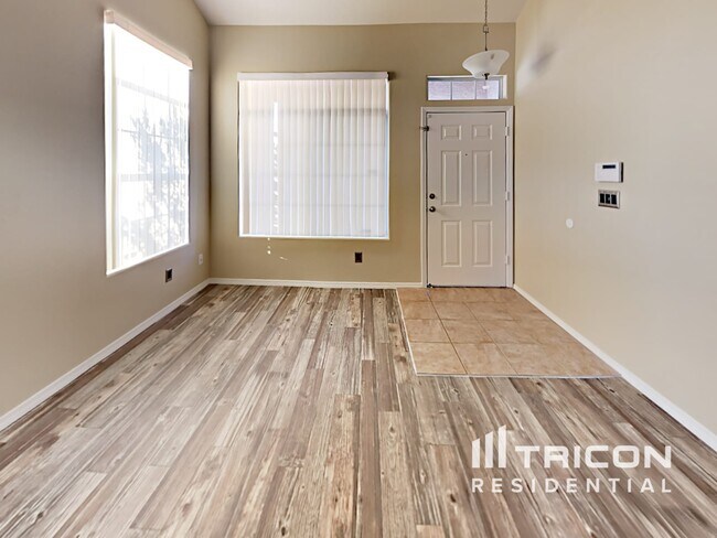 Photo - 210 Mariposa Way