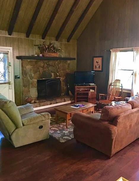 Photo - 211 Chalet Village Dr