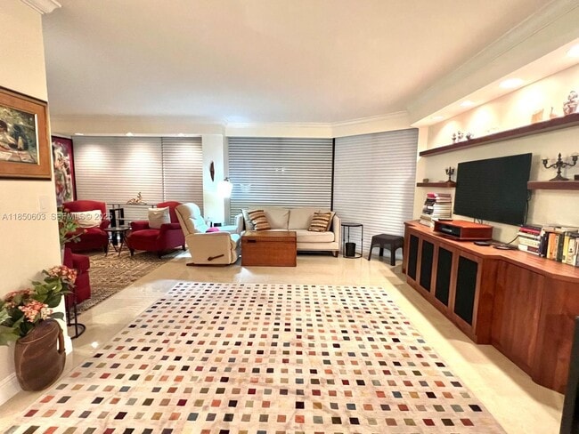 Photo - 20191 E Country Club Dr Unidad 2004