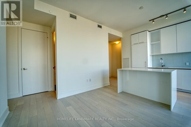 Photo - 1 Yorkville Ave Unit 5509