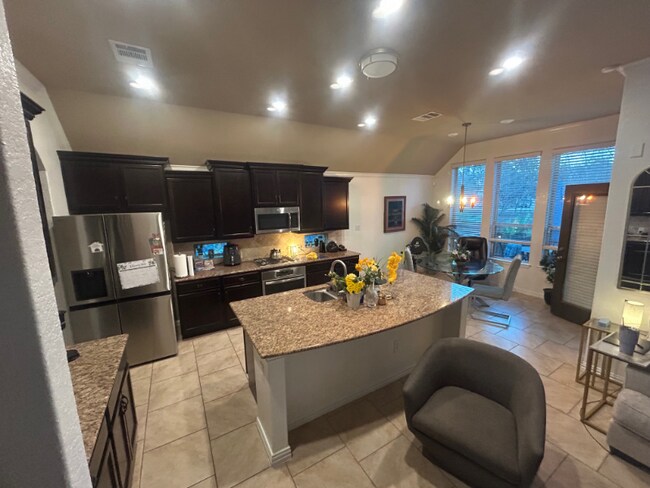 Photo - 724 Decathlon St